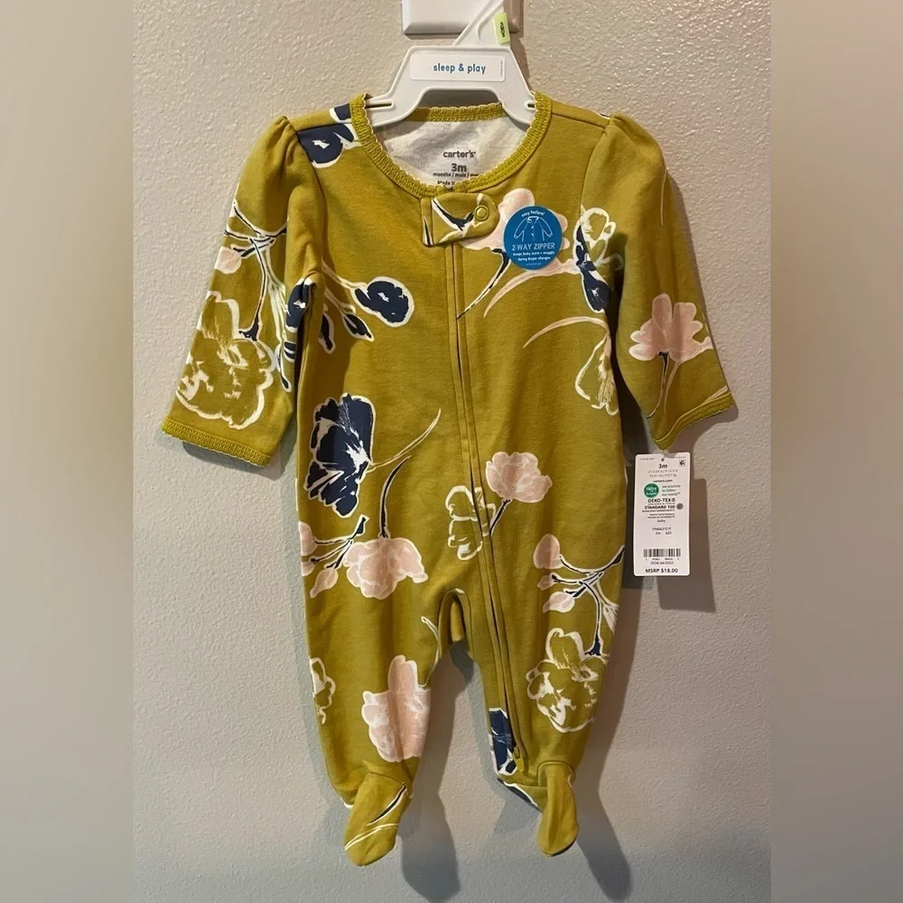 New with tag Carters Brand 2-way zip Sleeper (Size 3 months)